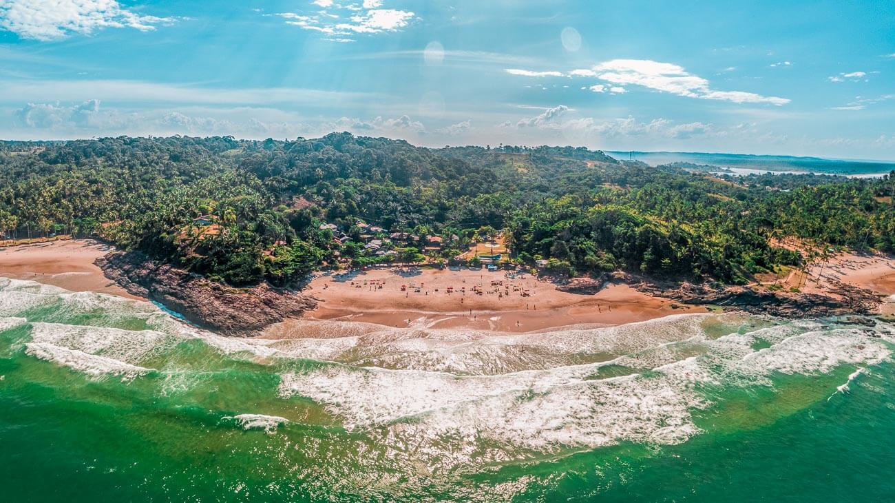 Vista panorâmica da Praia da Tiririca em Itacaré