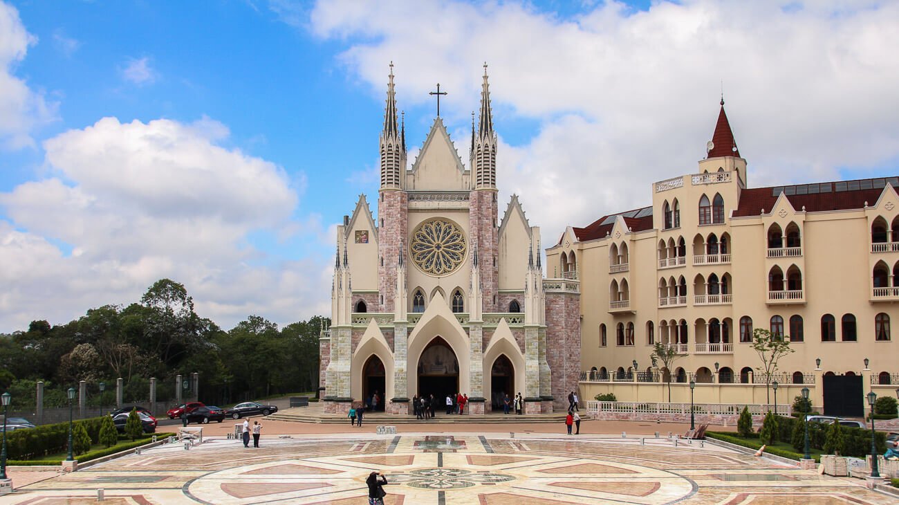 Fachada da Basílica Rosário de Fátima em Embu das Artes