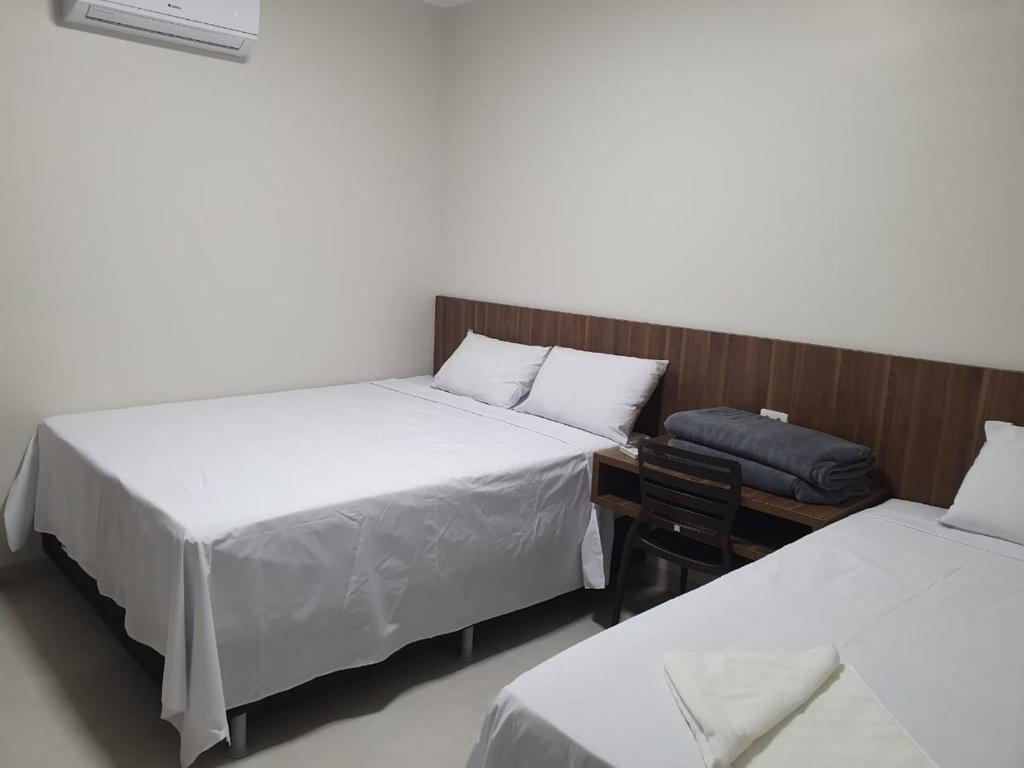 Camas em quarto amplo com ar condicionado no Jalapão