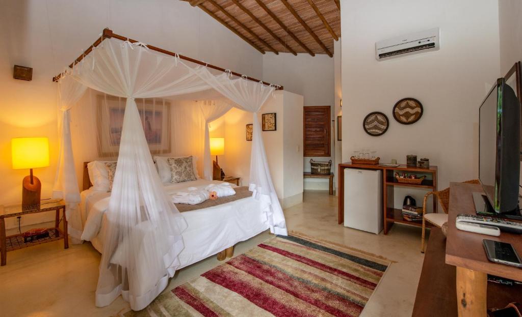 Quarto de casal luxuoso com decoração rústica em resort em Porto Seguro, Trancoso