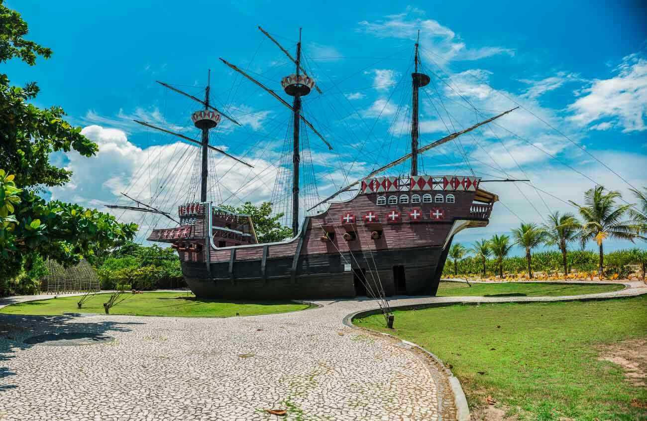 Grande barco antigo no Memorial da Epopeia