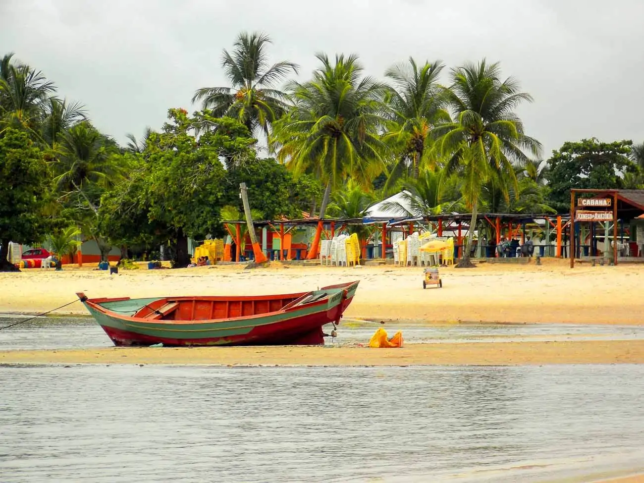 Barco de pescador na Praia de Coroa Vermelha