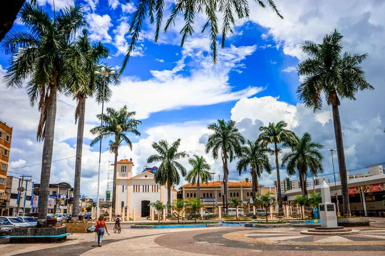 Coqueiros na Praça Orlando Mestre em Caldas Novas