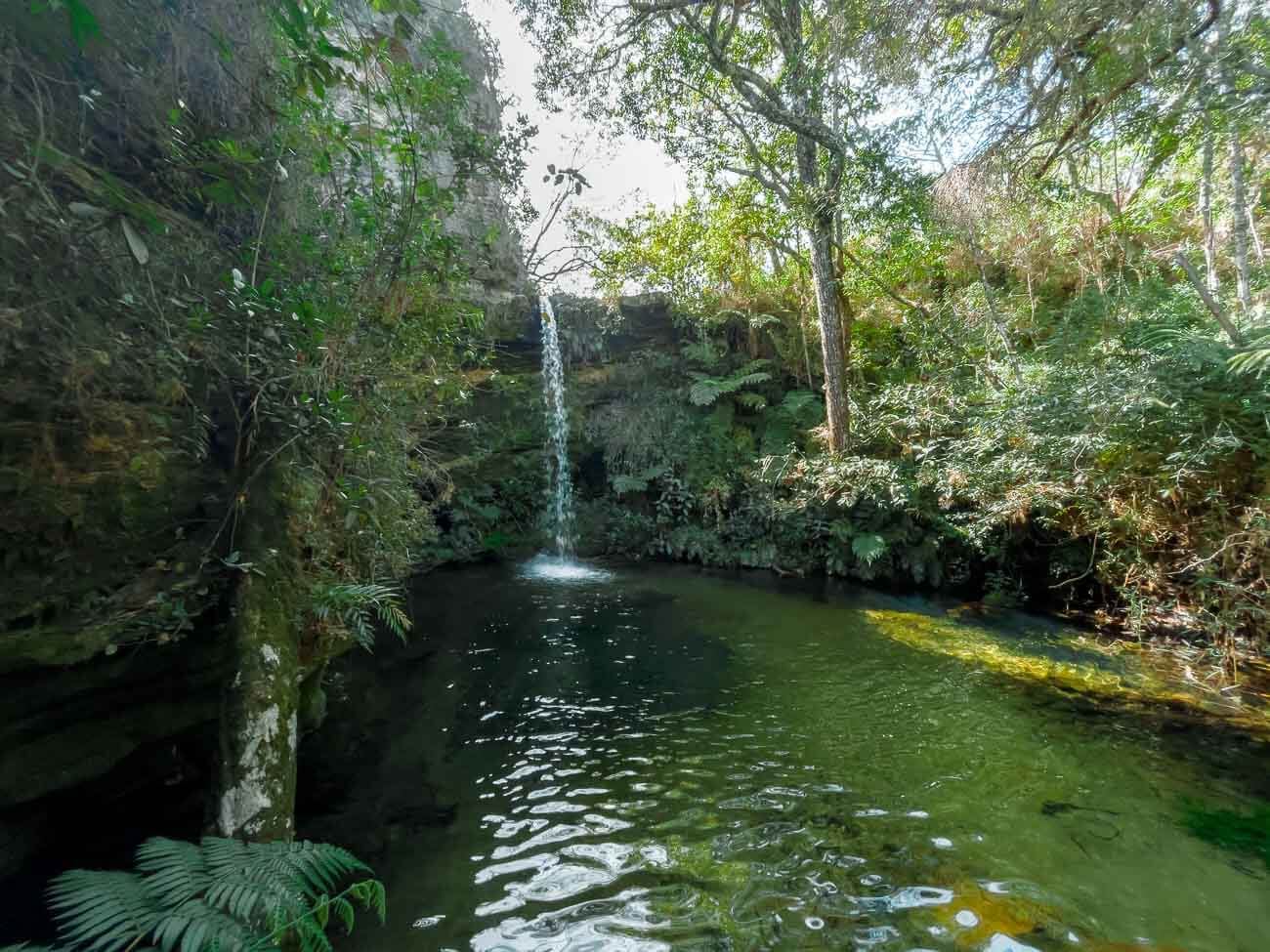 Poço de tons verdes na Cachoeira de Guatambú