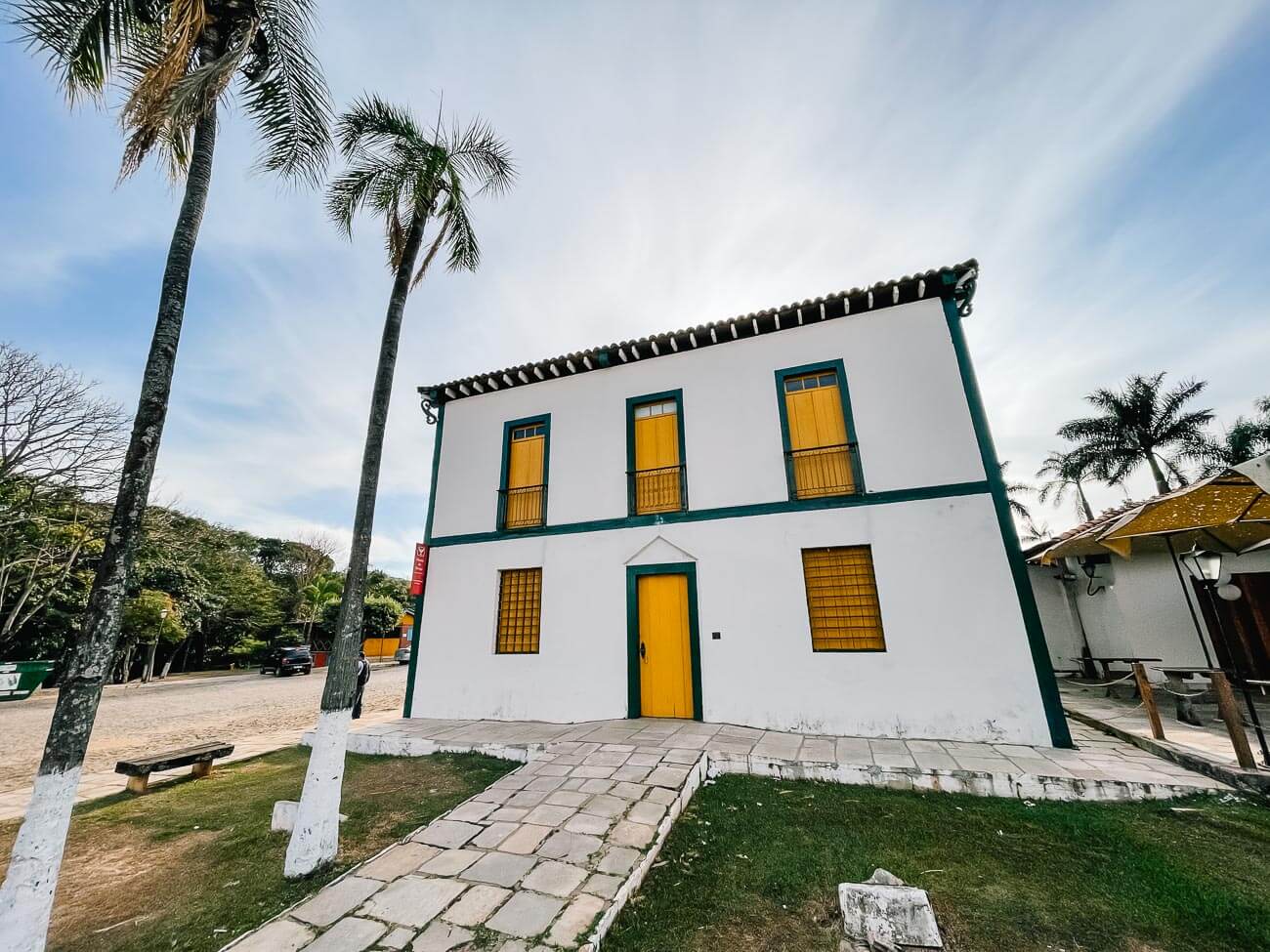 Fachada de construção antiga do Museu do Divino em Pirenópolis