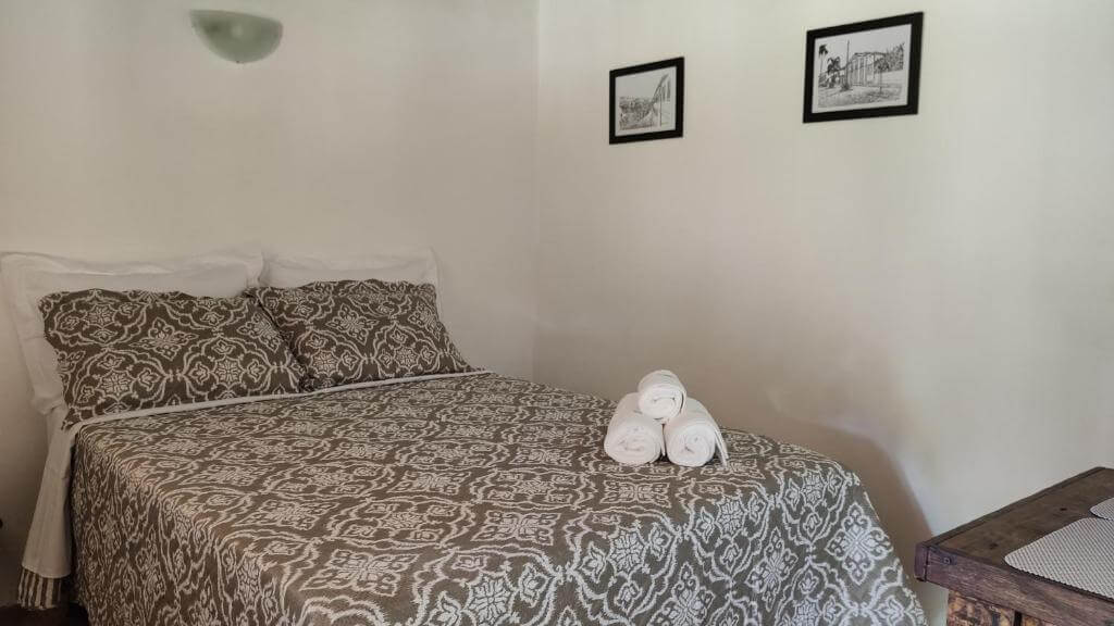 Cama de casal em chalé em Pirenópolis