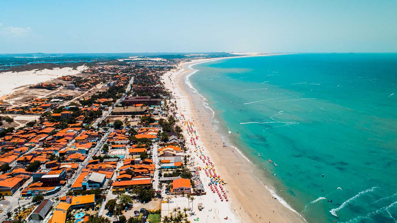 Vista de cima e panorâmica da Praia de Cumbuco Ceará