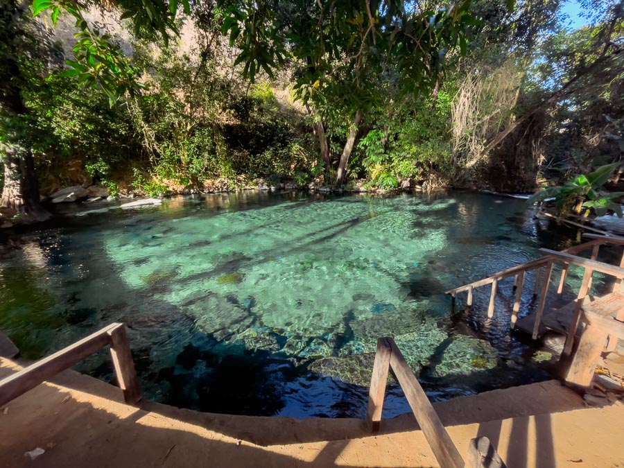 Escadaria que dá acesso para o Rio Azuis em Aurora