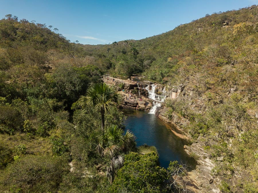 Poço e queda d´água da Cachoeira Almecégas II entre a natureza na Chapada dos Veadeiros