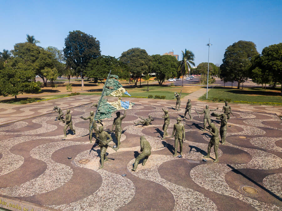 Esculturas em bronze do Monumento dos Dezoito do Forte de Copacabana
