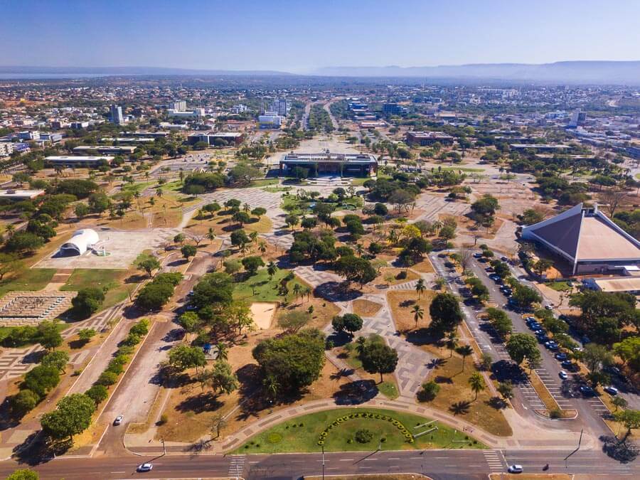 Vista de cima da Praça dos Girassóis em Palmas, durante o dia