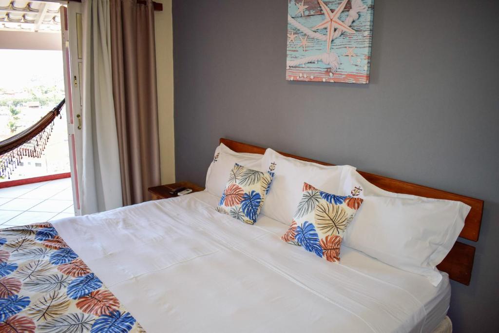 Cama de casal em pousada em Ubatuba