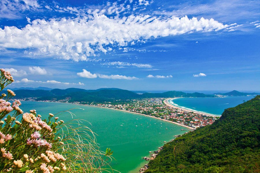 Vista para as praias de Bombinhas a partir do topo do Morro do Macaco