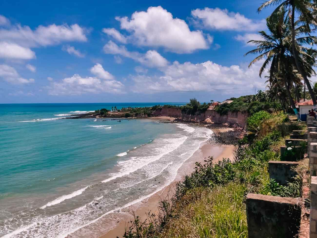 Vista da Praia de Tabatinga a partir do Mirante dos Golfinhos e suas falésias