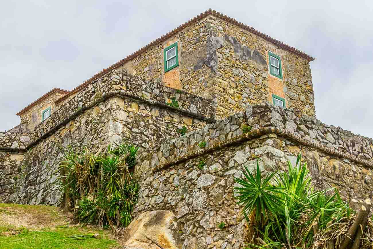 Fachada da Fortaleza São José da Ponta Grossa em Florianópolis