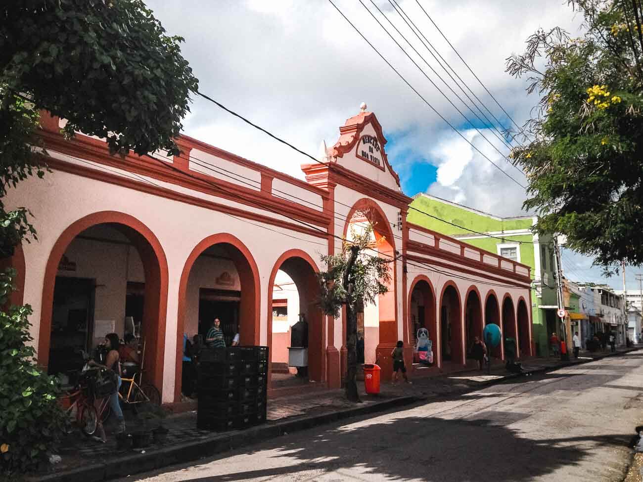 Fachada em estilo colonial do Mercado Boa Vista em Recife