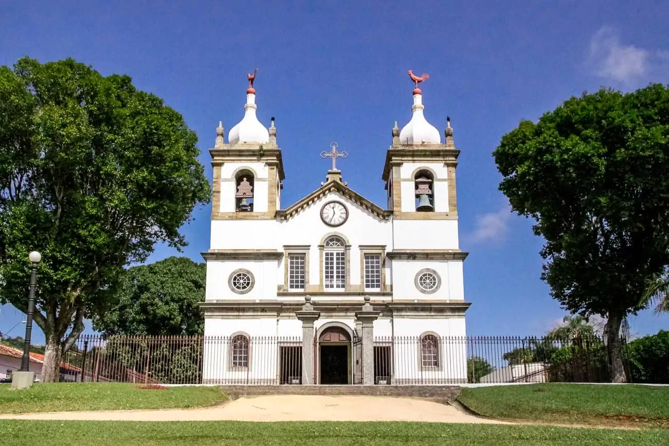 Fachada da Igreja Matriz de Nossa Senhora da Conceição de arquitetura neoclássica.