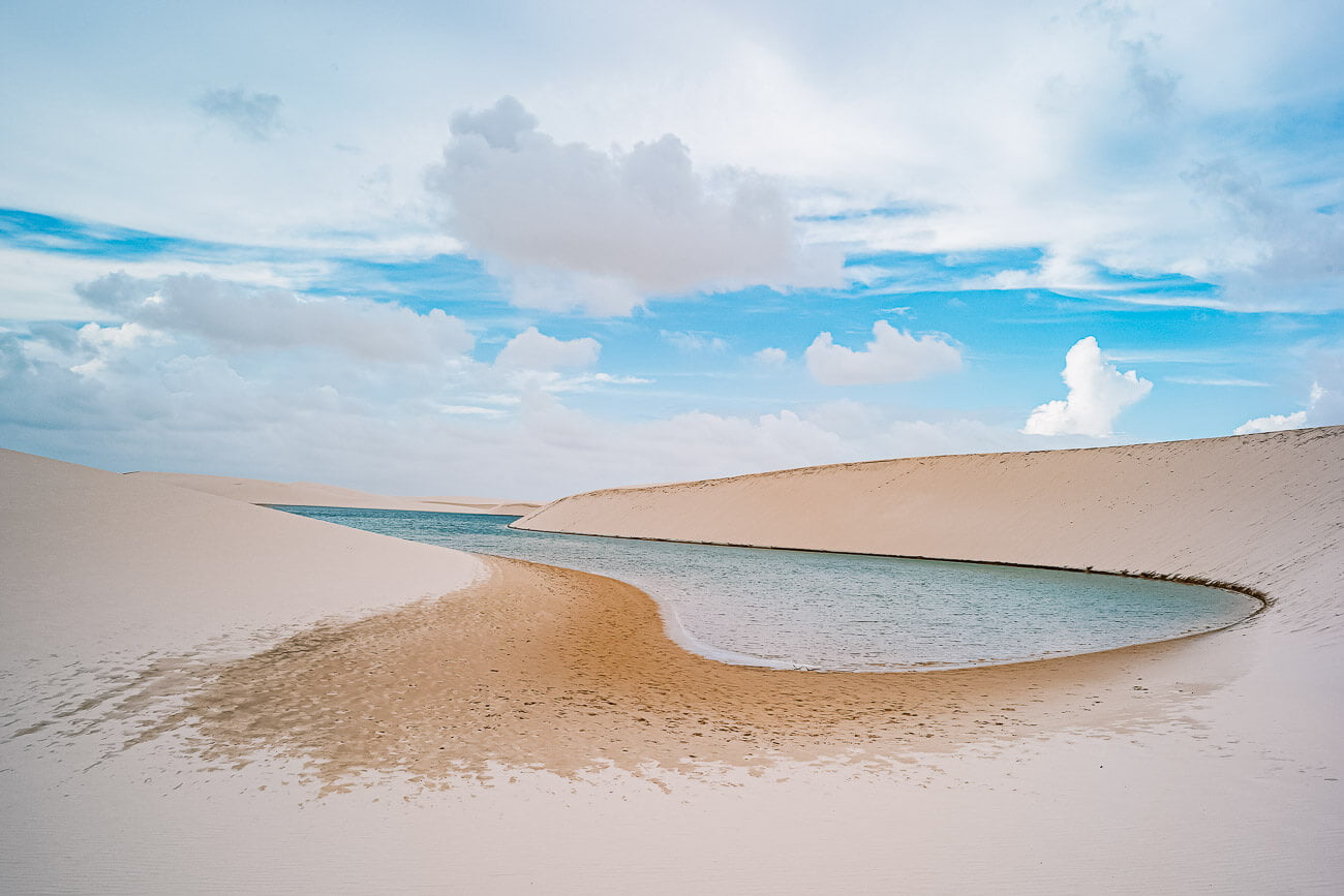 Lagoa entre as dunas dos Pequenos Lençóis Maranhenses.