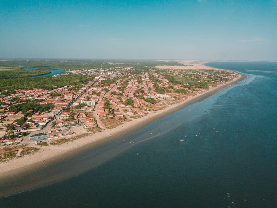Vista panorâmica da Praia da Barra em Tutóia