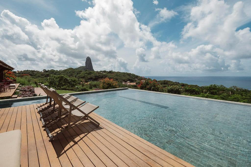 Piscina no terraço ao ar livre na pousada Colina Spa em Fernando de Noronha
