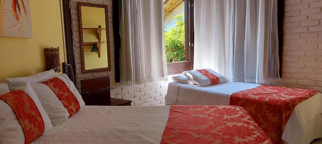 Quarto com duas camas em pousada rústica e praiana em Arraial d'Ajuda