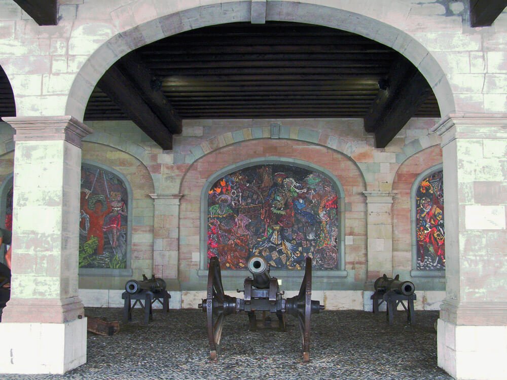 Canhões expostos no L'Ancien Arsenal, em Genebra.