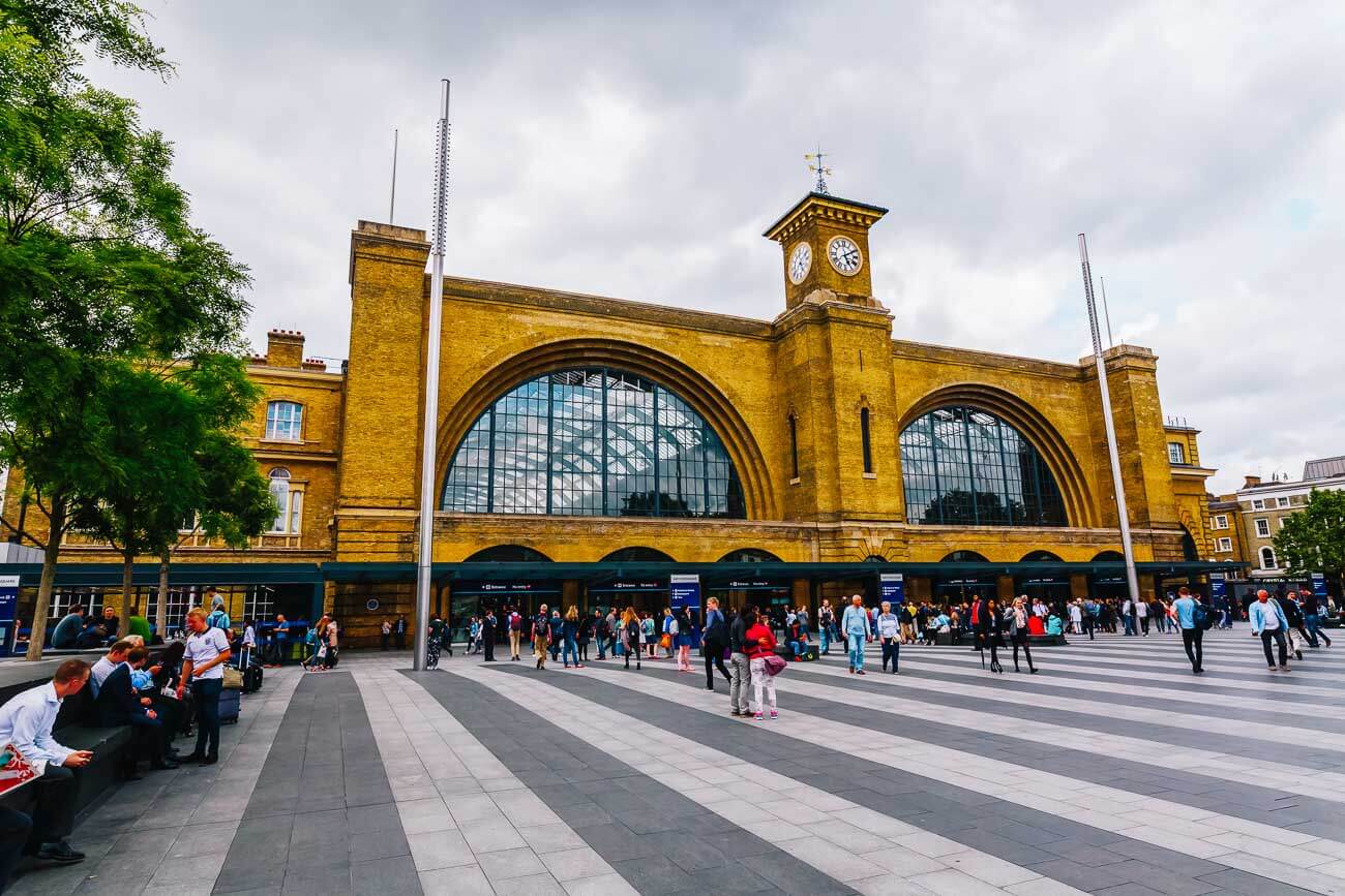 Fachada da estação King's Cross em Londres