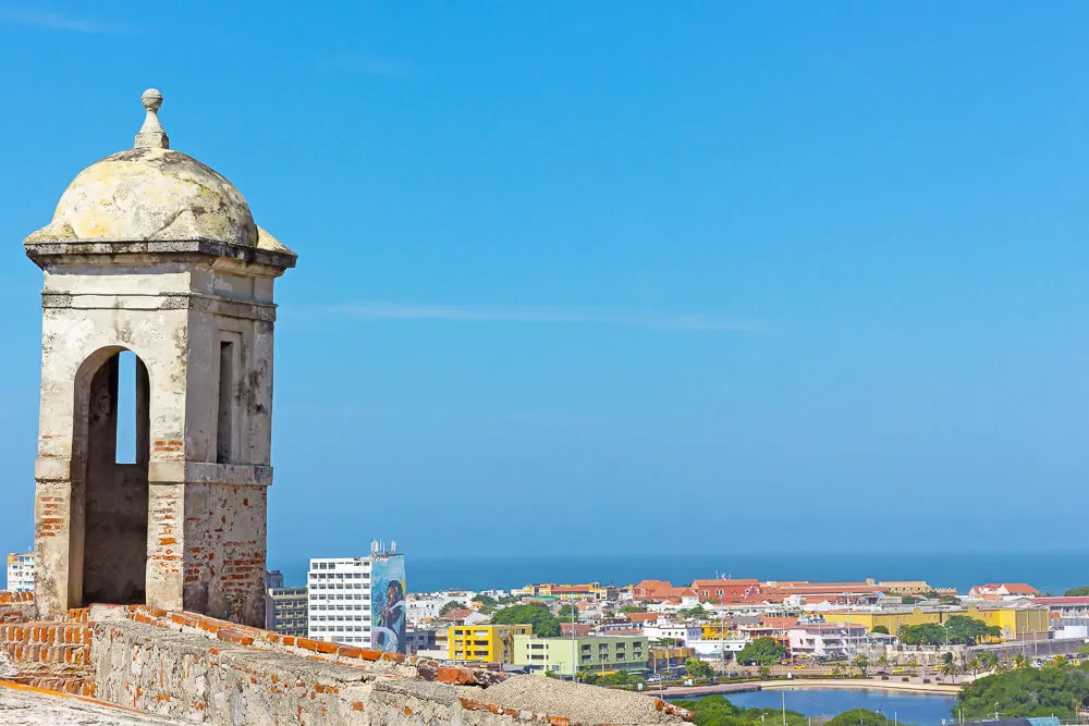 Visão panorâmica de Cartagena diretamente do Castelo de San Felipe de Barajas.