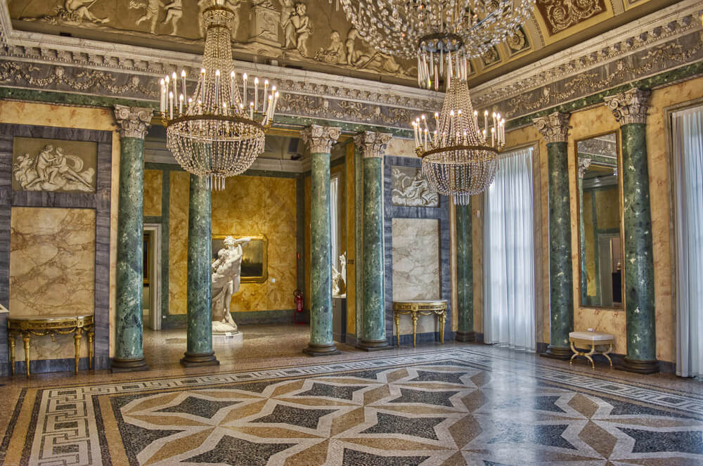 Ambiente interno da Galleria D'arte Moderna Milano.