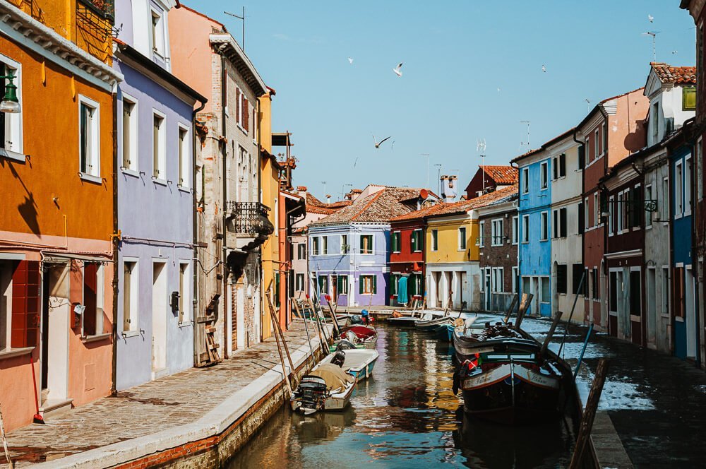 Construções coloridas em Burano, em Veneza