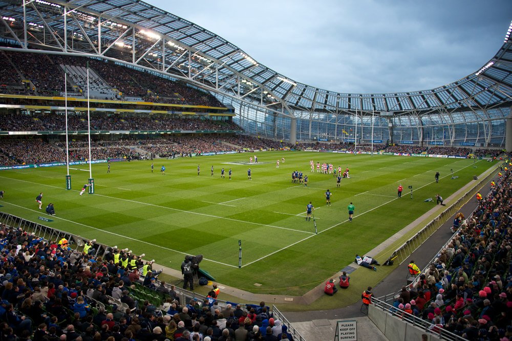 Aviva Stadium lotado em um dia de jogo.