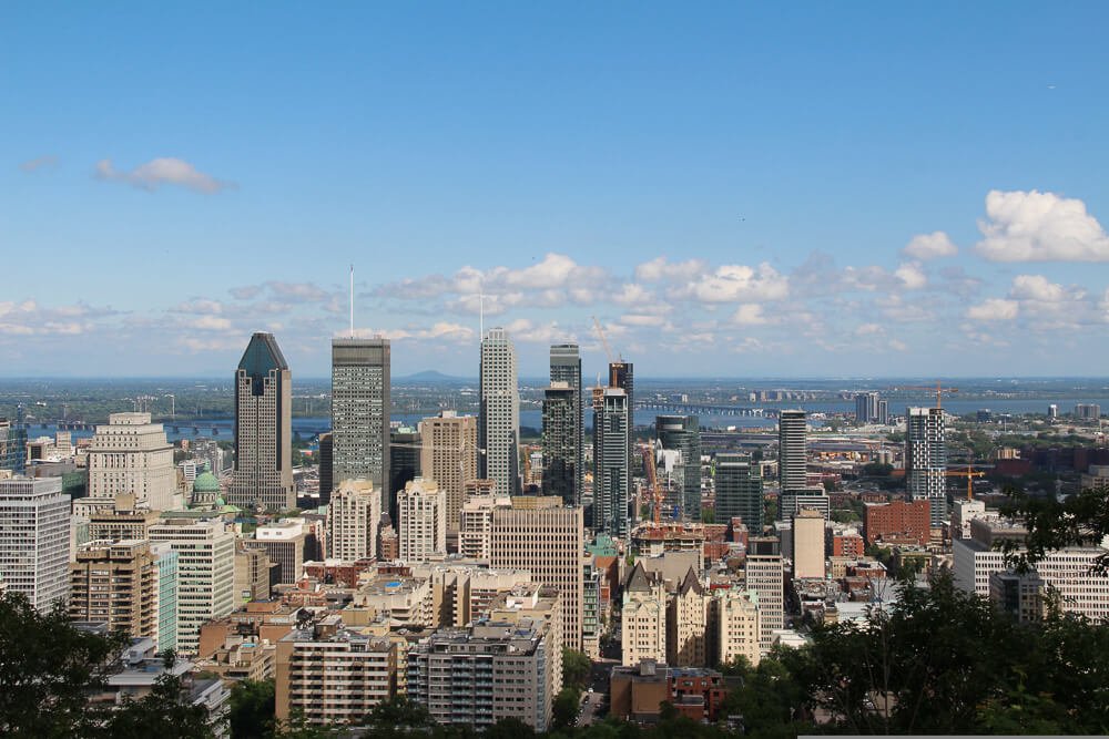 Panorama para os principais edifícios do bairro Downtown, em Montreal.