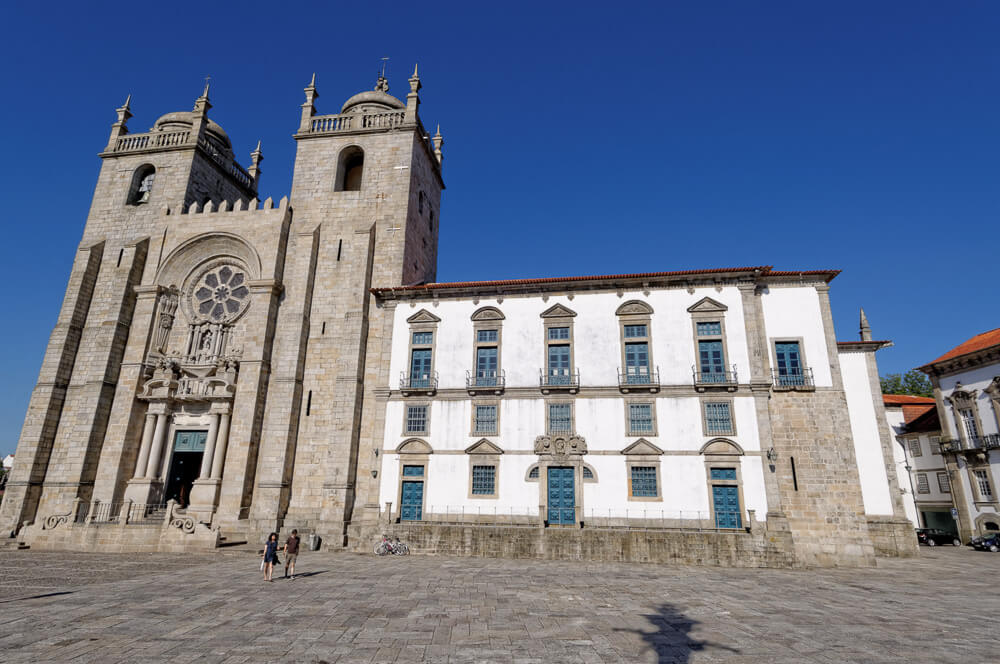 Edifício histórico da Catedral da Sé do Porto