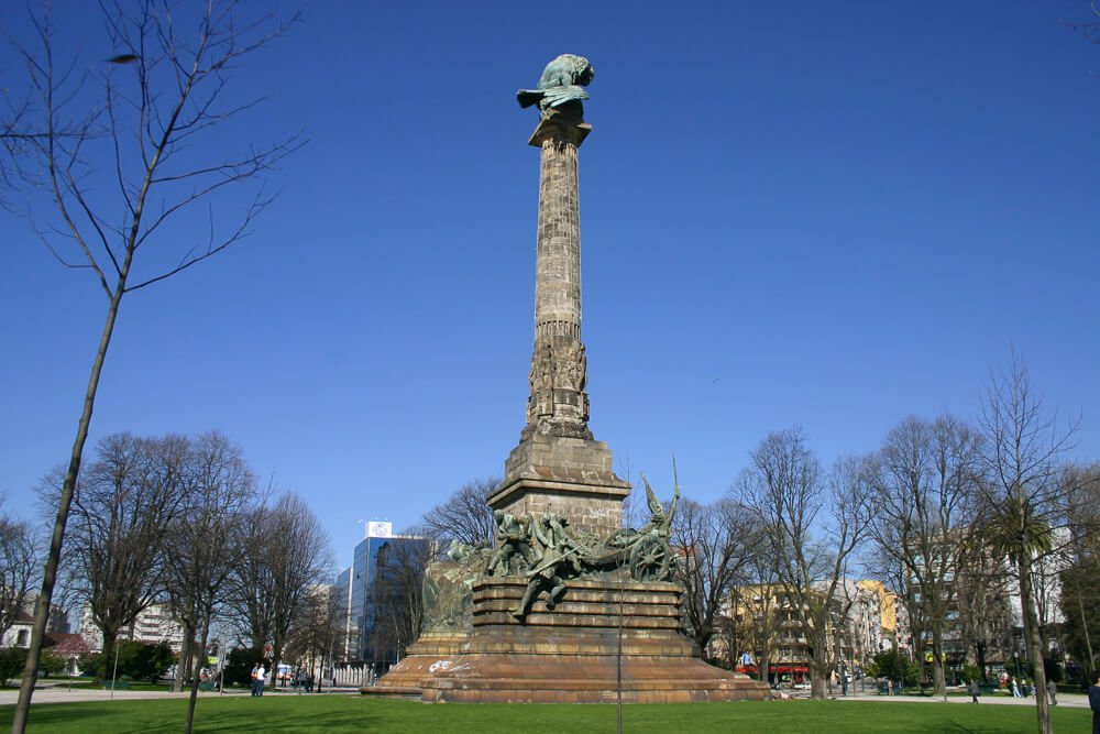 Monumento aos Heróis da Guerra Peninsular, localizado no centro da Rotunda da Boavista.