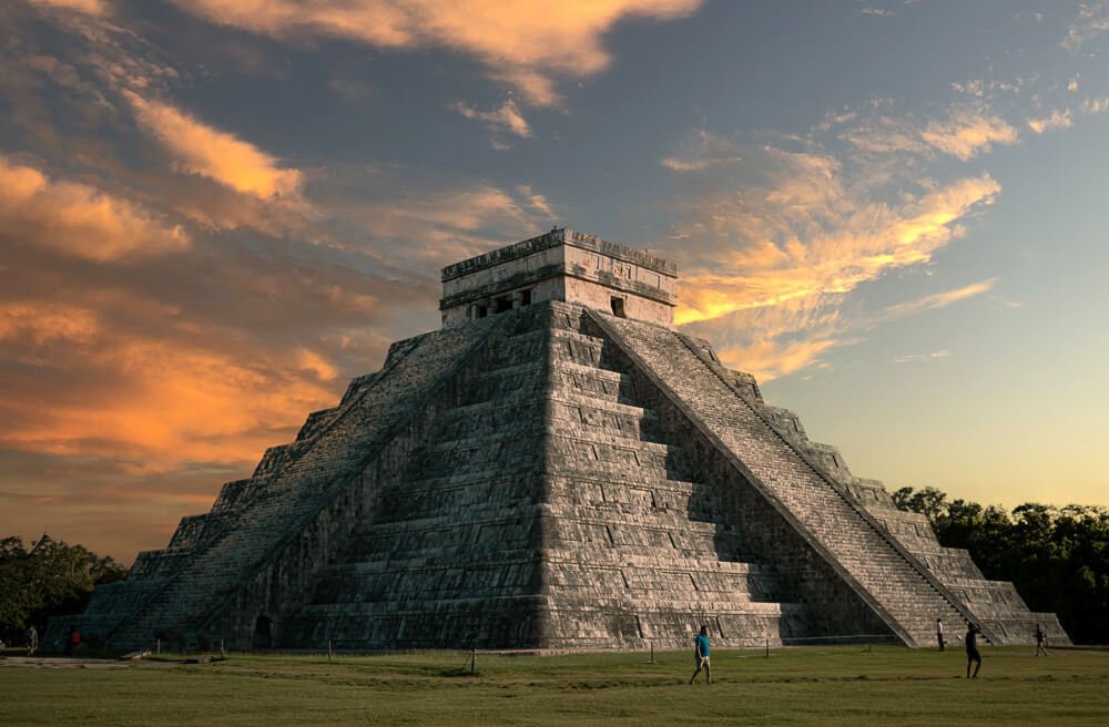 Templo de Kukulcán em formato de pirâmide, em Chichen Itzá.