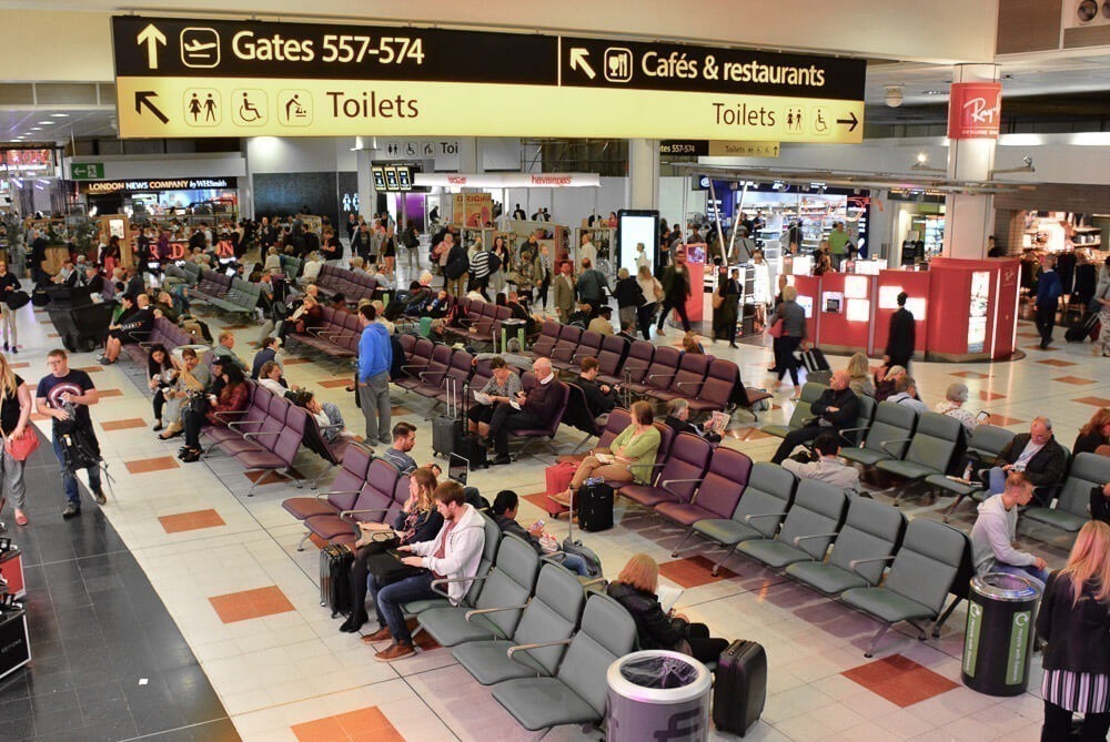 O Aeroporto de Gatwick em um dia movimentado.