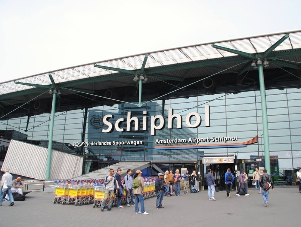 Entrada do Aeroporto Schiphol na cidade de Amsterdã, Holanda.