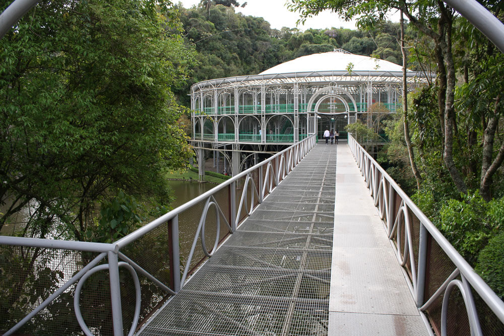 Exterior da Ópera de Arame.
