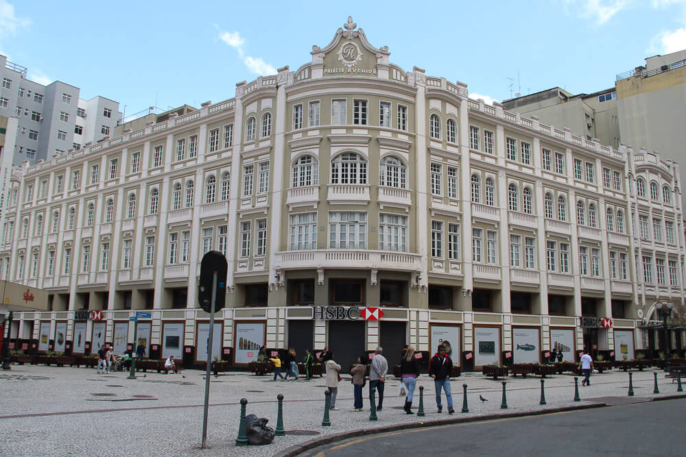 O Palácio Avenida em Curitiba, localizado na Avenida Luiz Xavier.