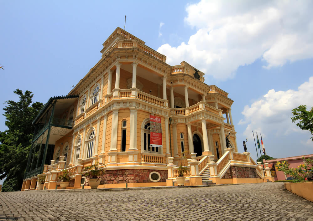 Visão da fachada do Palácio Rio Negro.