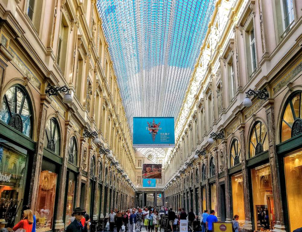 As Galeries Royales Saint Hubert, em Bruxelas, durante o dia.