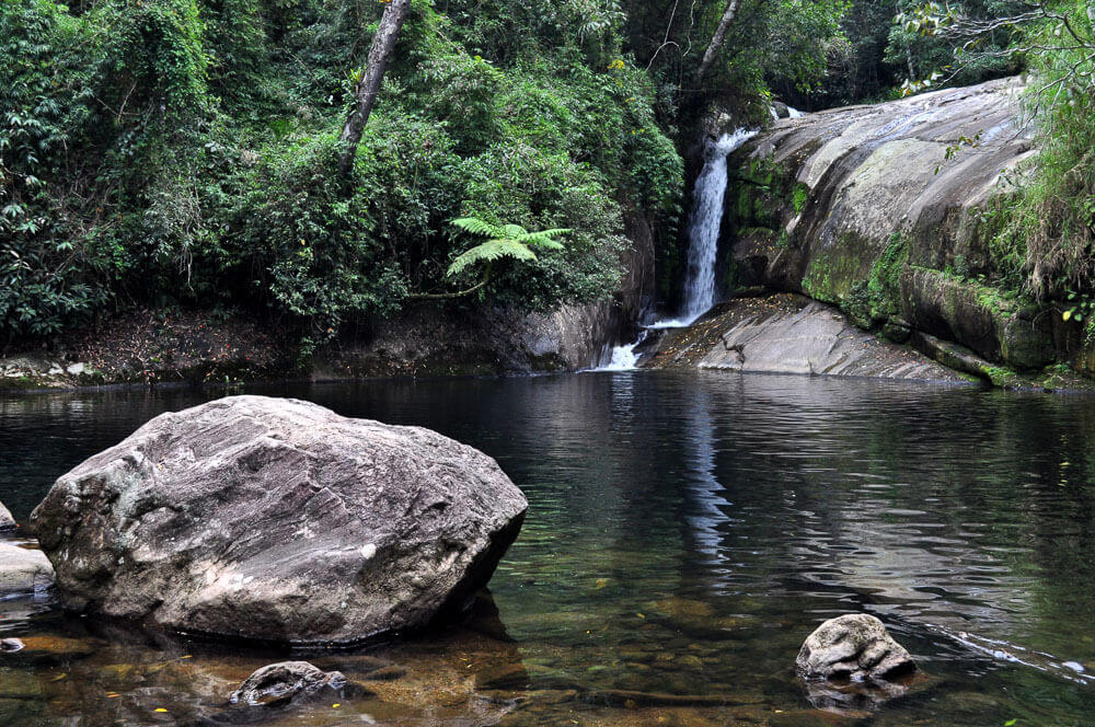 O Poço Negro, que é uma lagoa com cachoeira na região do Rocio, em Petrópolis.