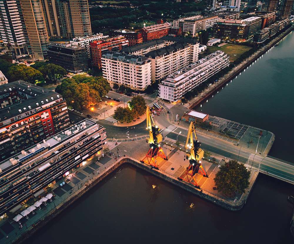 Vista aérea de trecho do bairro Puerto Madero.