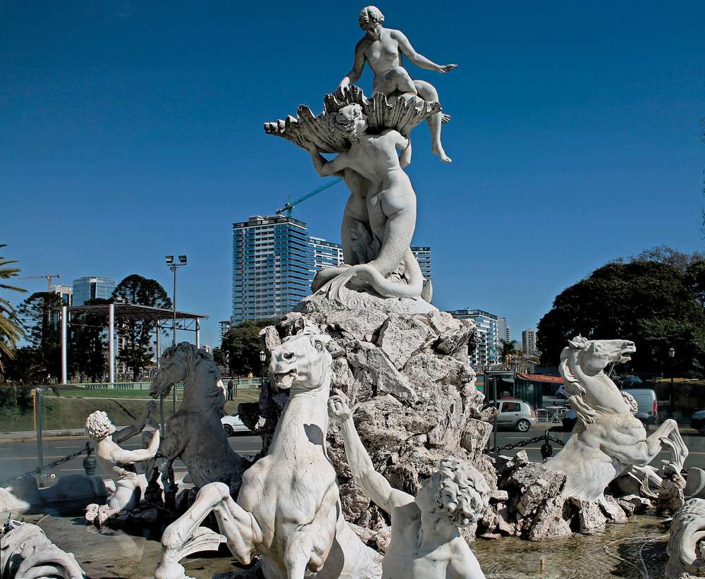 A Fuente de Las Nereidas vista durante o dia em Puerto Madero.