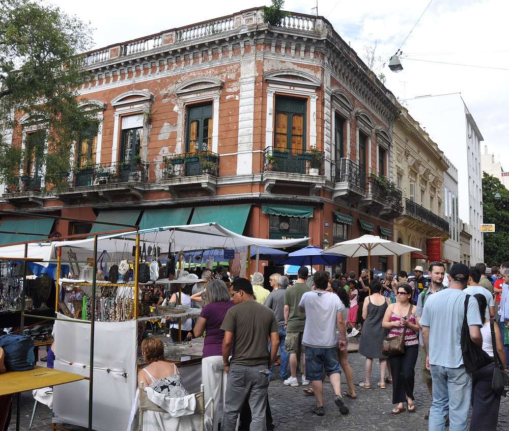A Feira de San Telmo acontecendo na Plaza Dorrego.
