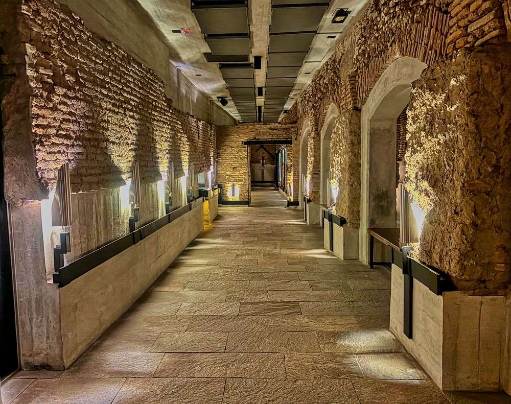 O interior do museu El Zanjón Granados, no bairro San Telmo.