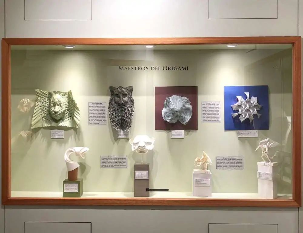 Exposição de origamis no Museo del Origami, em Colonia del Sacramento.
