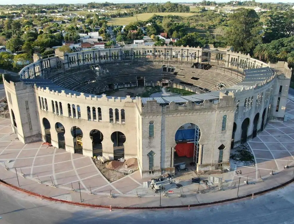Plaza de Toros Real de San Carlos, uma arena histórica em Colonia del Sacramento, vista de cima.