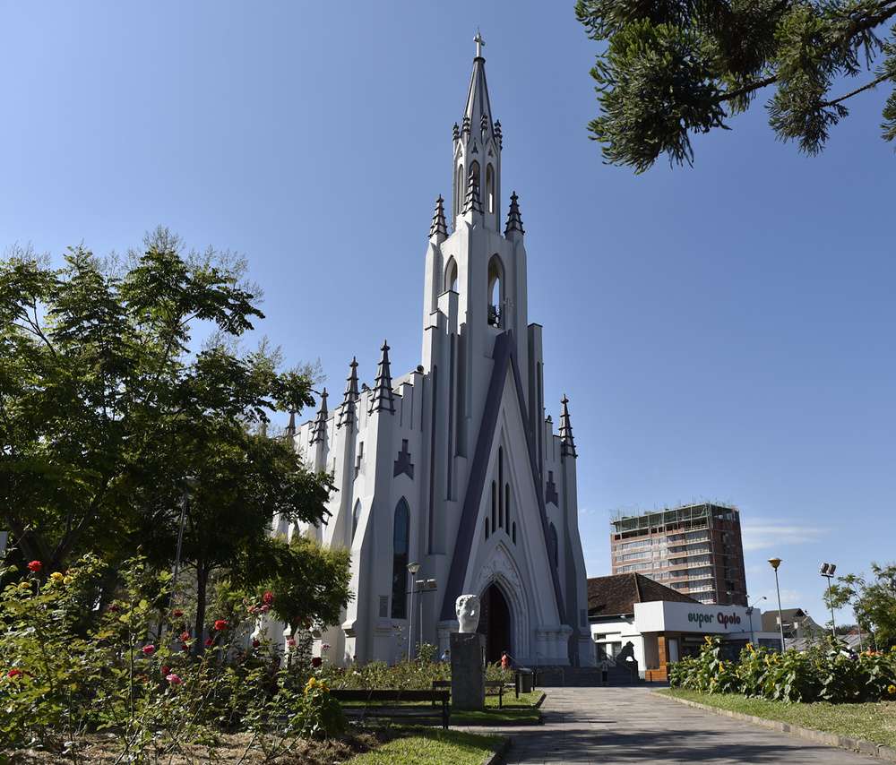 Foto tirada durante o dia da Igreja Matriz Cristo Rei em Bento Gonçalves.