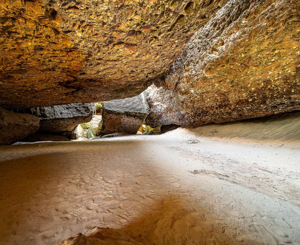 O Salão de Areias Coloridas, localizado no Parque Nacional da Muritiba, na cidade de Lençóis.